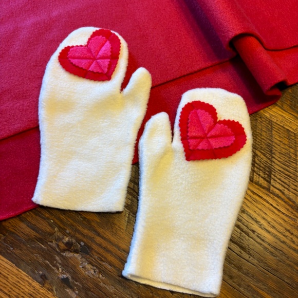 Red & Cream Fleece Scarf & Mitten Set - Perfect for February style!! - Picture 3 of 5
